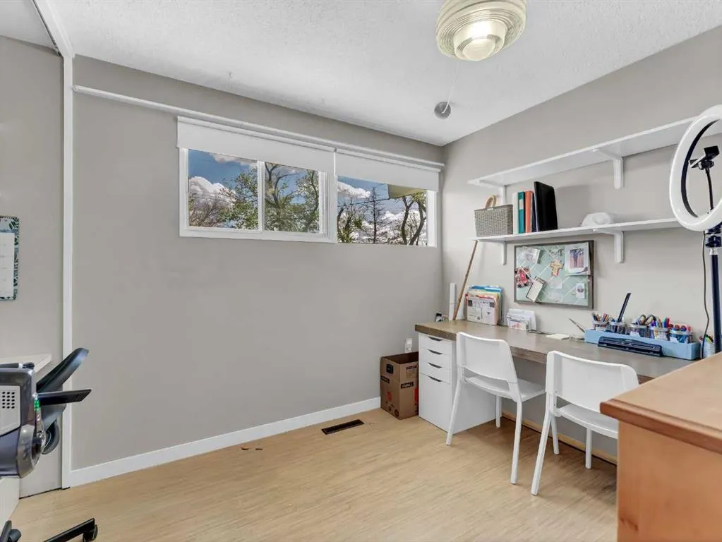 436 3 Street W