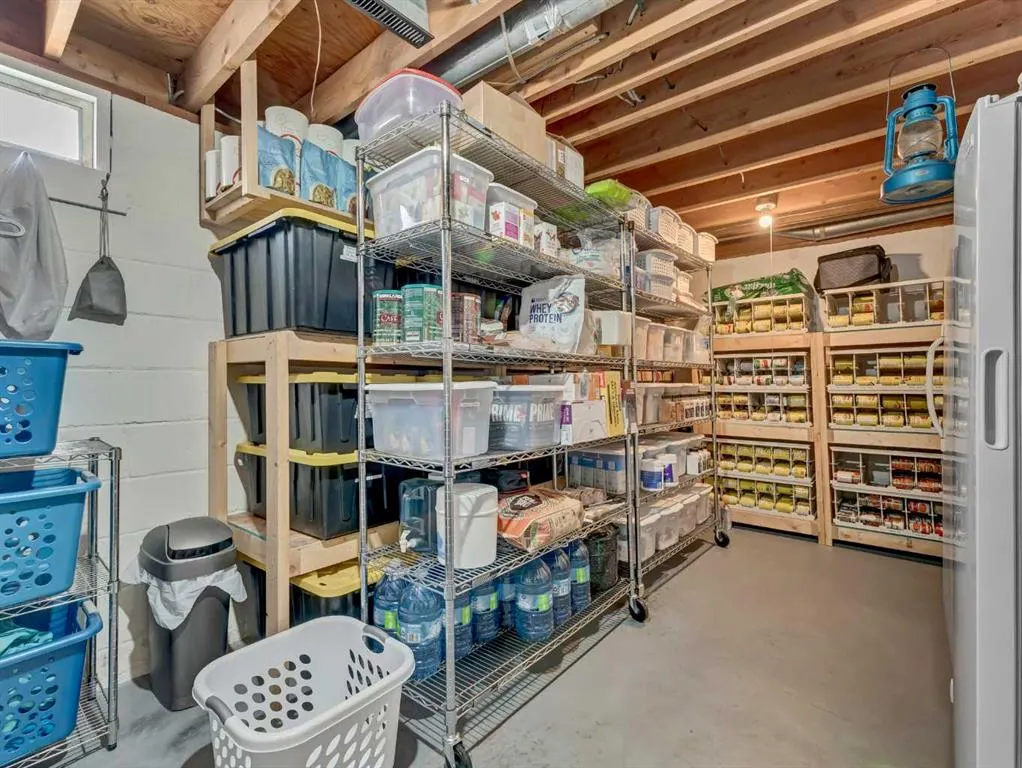 436 3 Street W