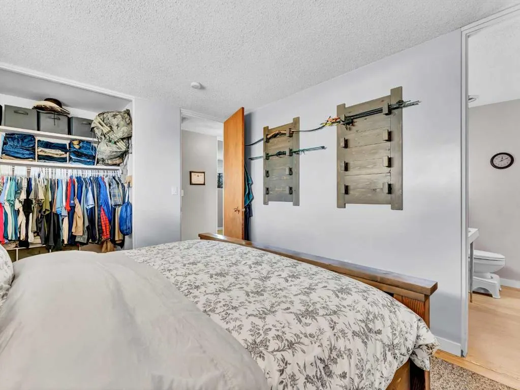436 3 Street W