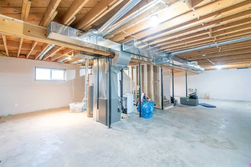 5702 44 Ave