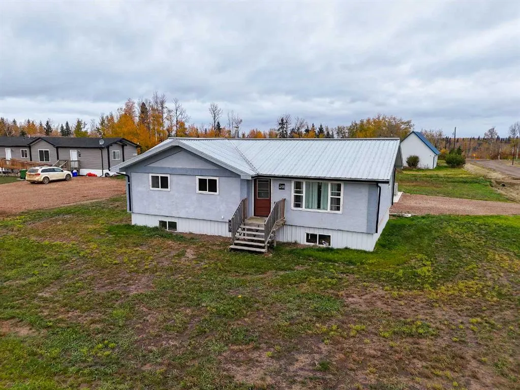 5702 44 Ave