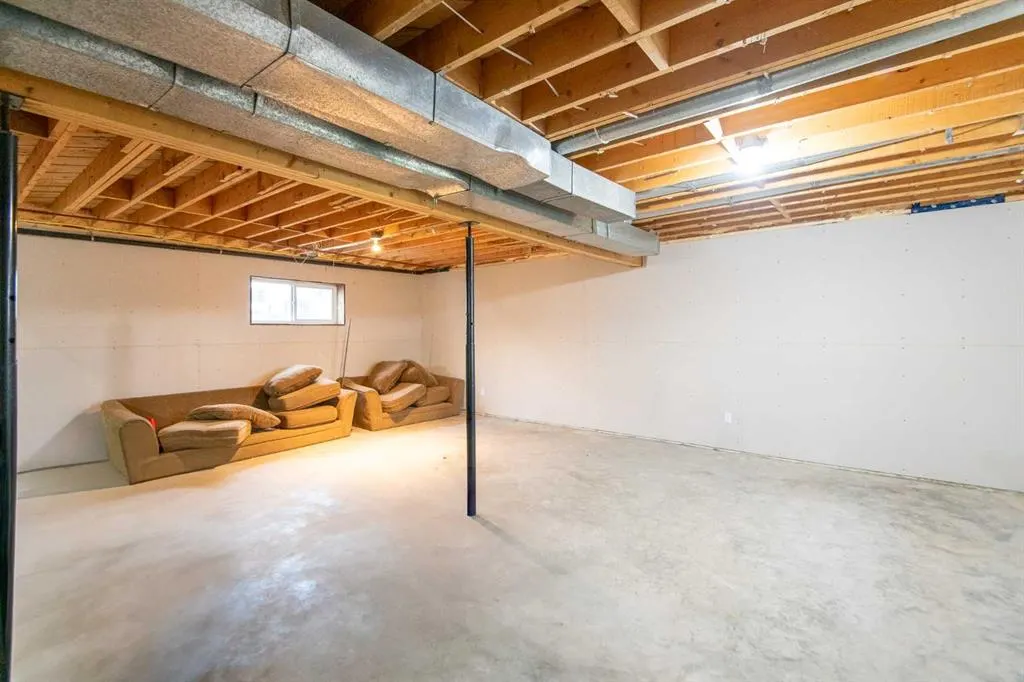 5702 44 Ave