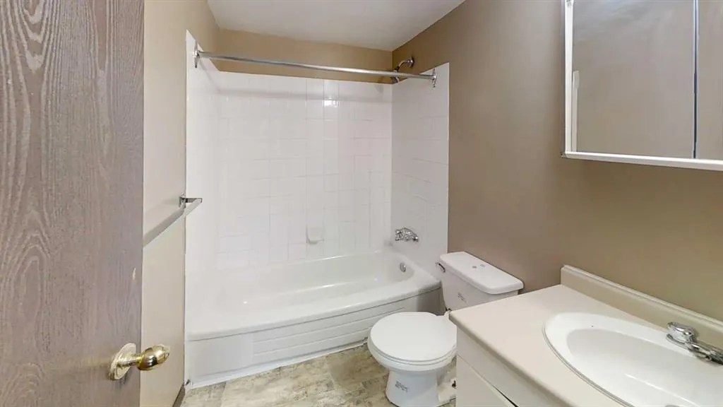 5114 44 Street, #206