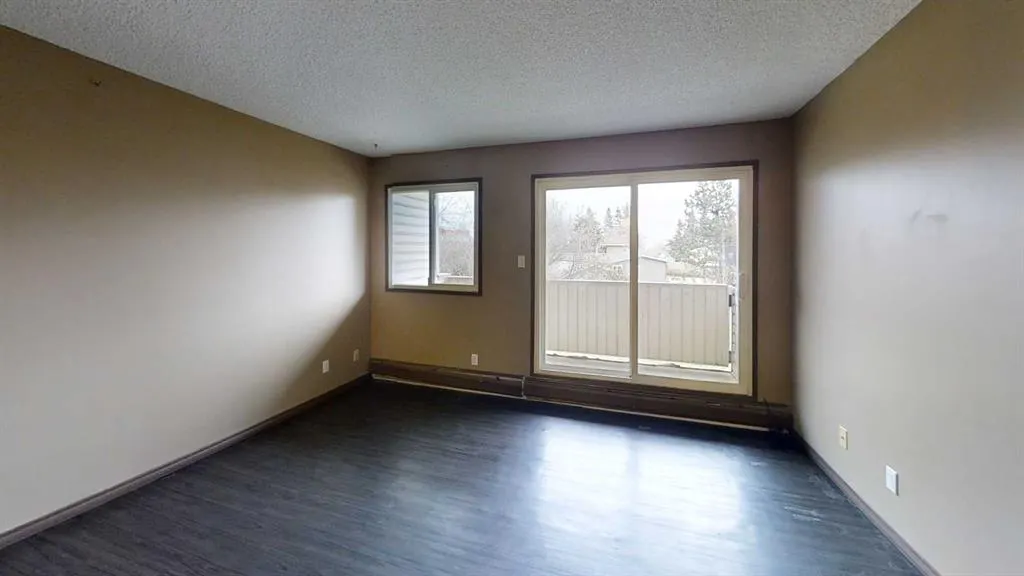 5114 44 Street, #206