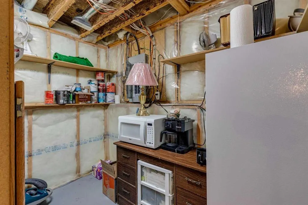 1656 Strathcona Gate