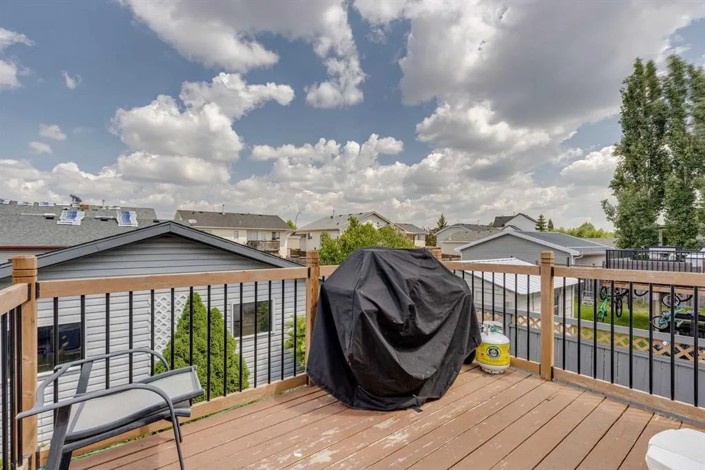 1656 Strathcona Gate