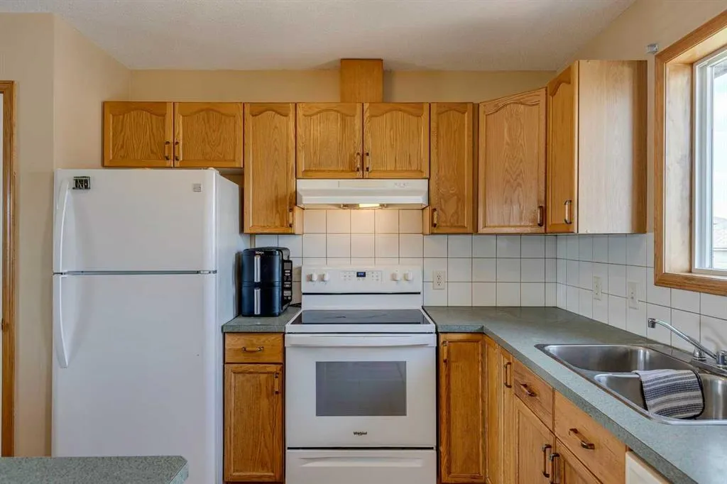 1656 Strathcona Gate