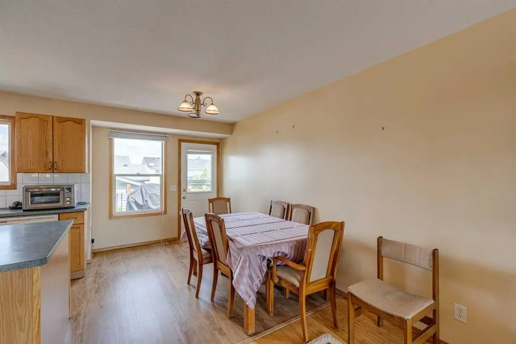 1656 Strathcona Gate