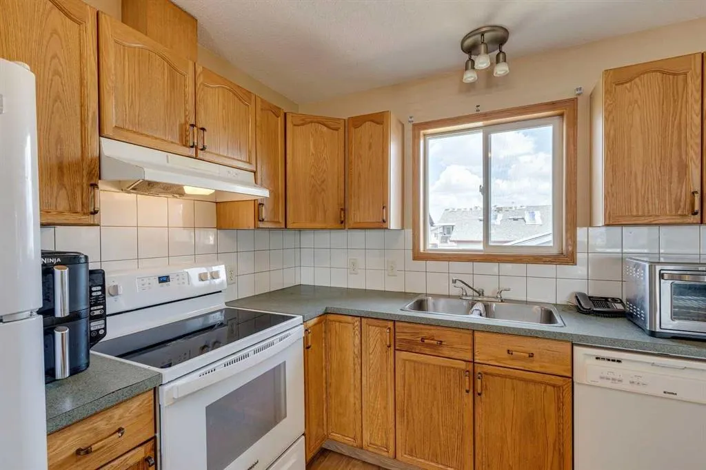 1656 Strathcona Gate