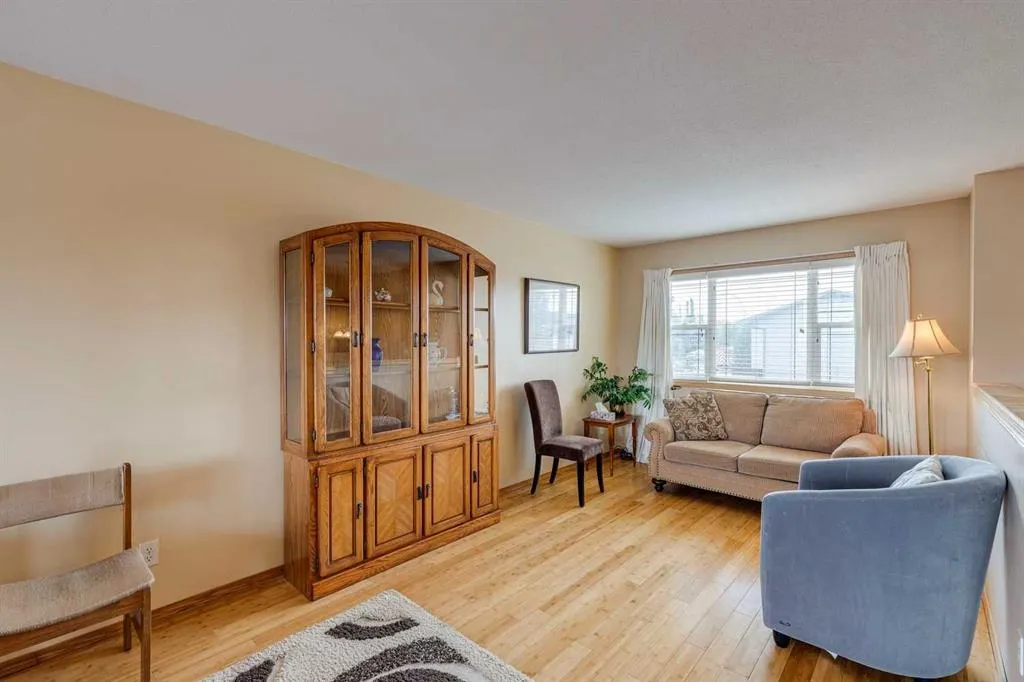 1656 Strathcona Gate