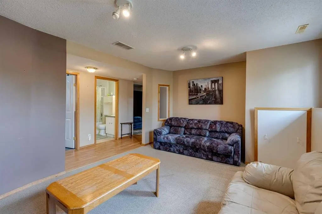 1656 Strathcona Gate