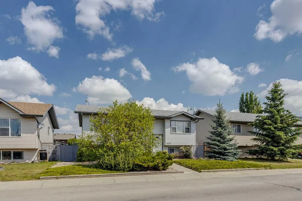 1656 Strathcona Gate