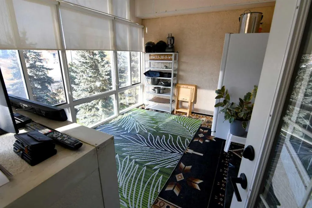 4512 52 Avenue, #306