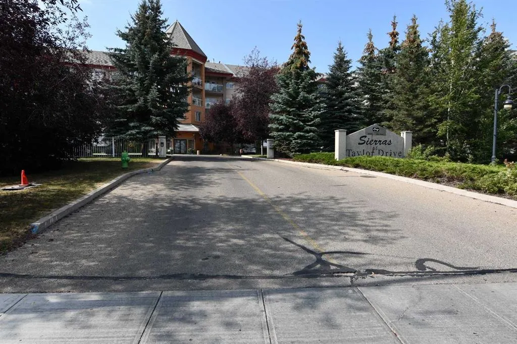 4512 52 Avenue, #306
