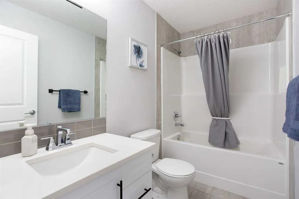 1823 Baywater Drive SW