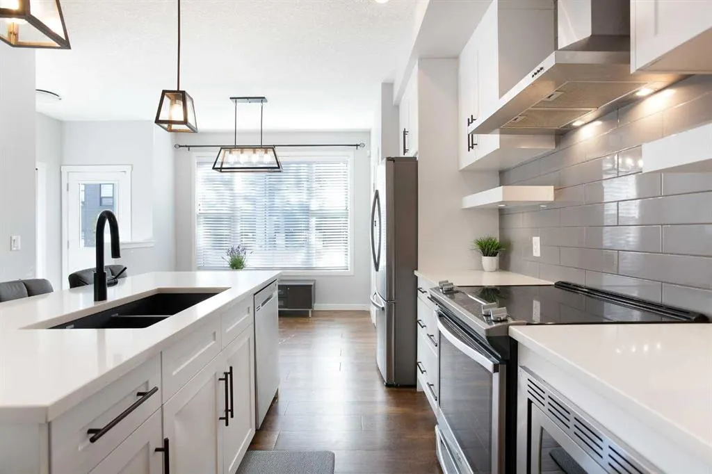 1823 Baywater Drive SW