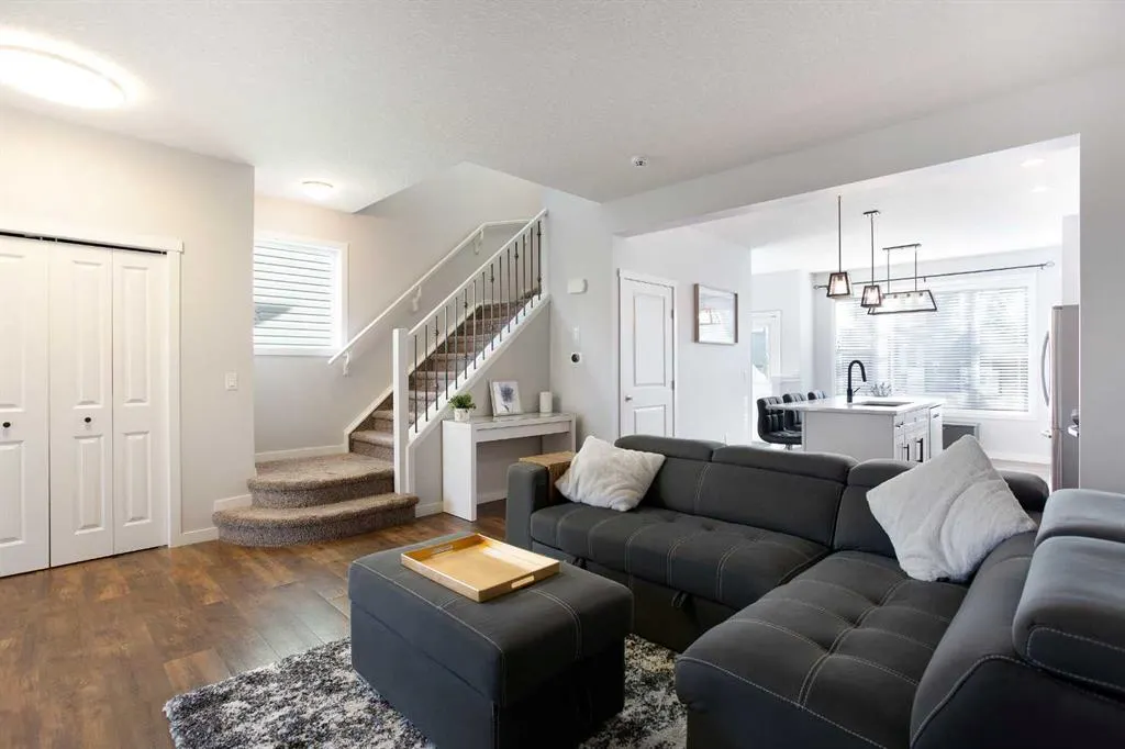 1823 Baywater Drive SW