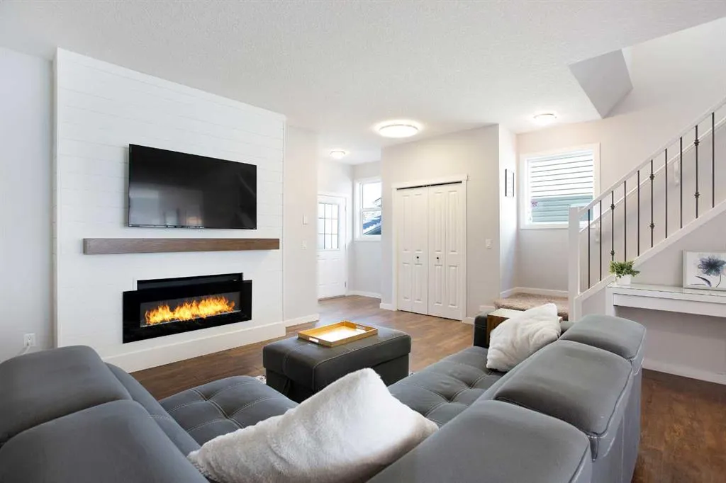 1823 Baywater Drive SW