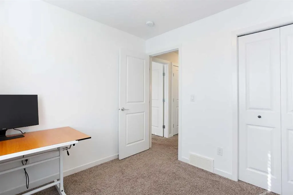 1823 Baywater Drive SW