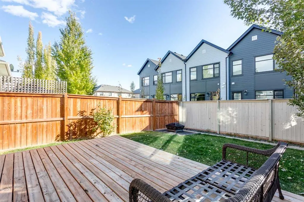 1823 Baywater Drive SW