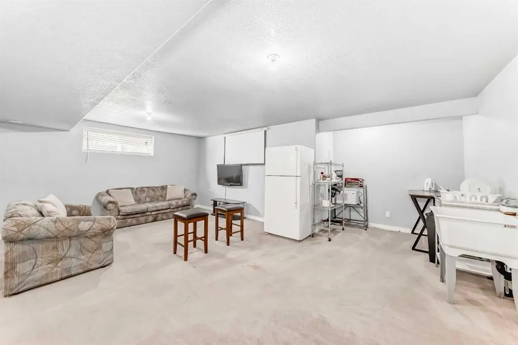 307 Panatella Court NW