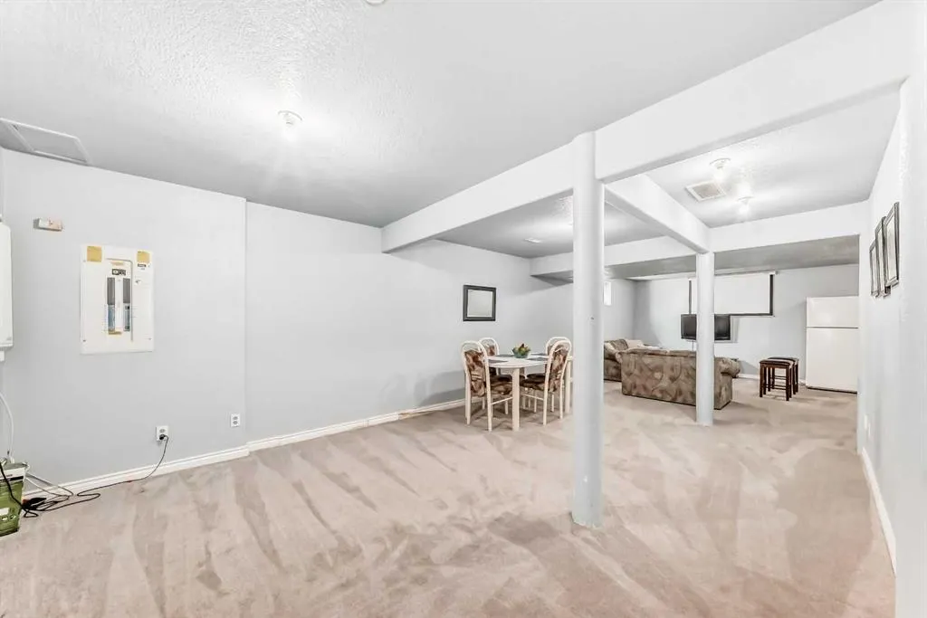 307 Panatella Court NW