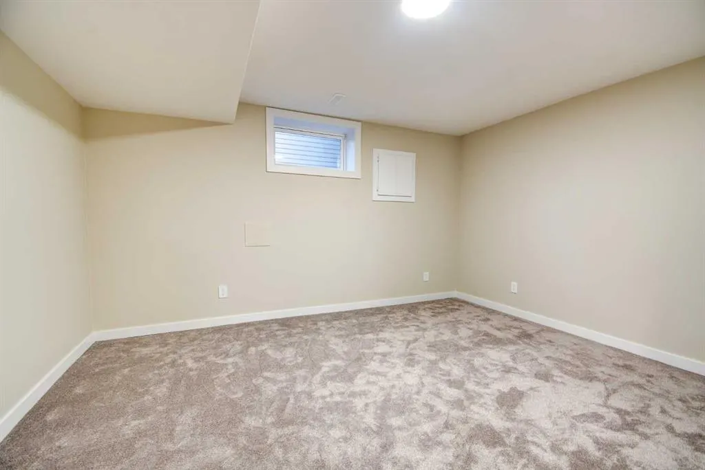 112 Dixon Crescent