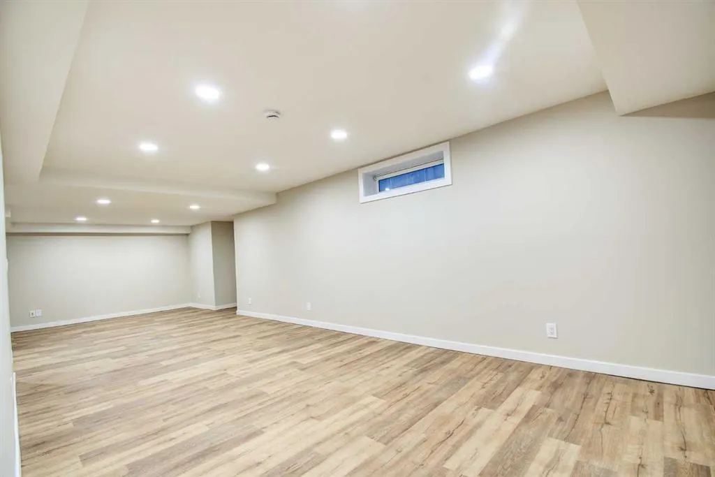 112 Dixon Crescent