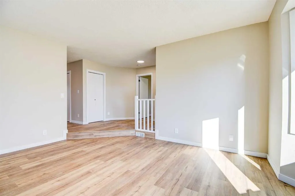 112 Dixon Crescent