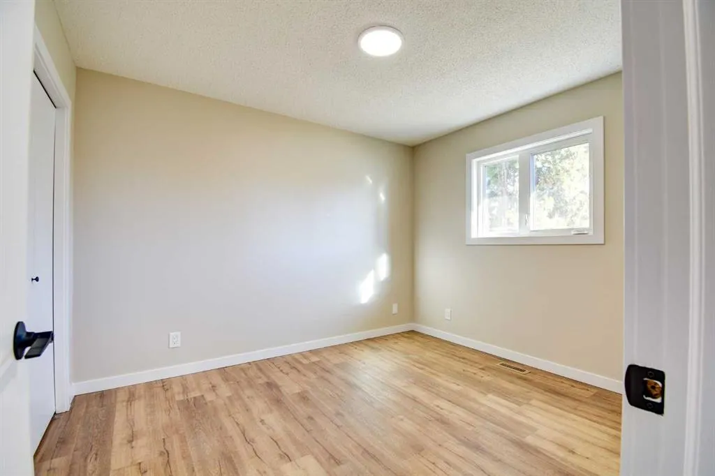 112 Dixon Crescent