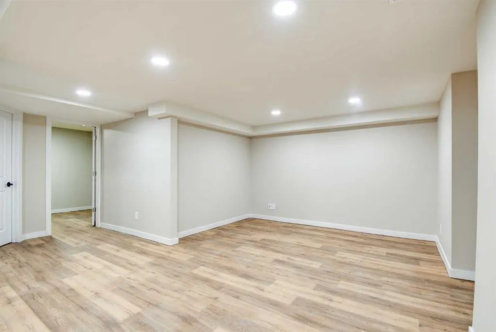 112 Dixon Crescent