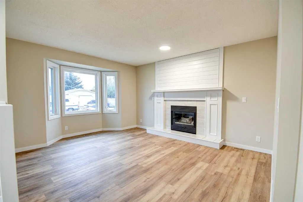 112 Dixon Crescent