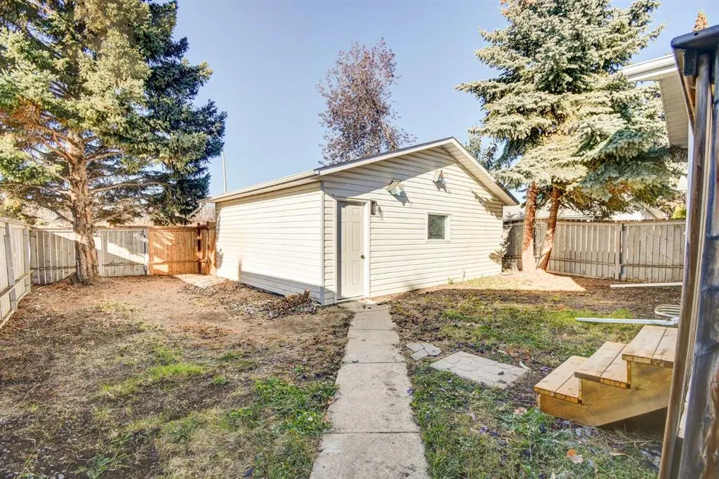 112 Dixon Crescent