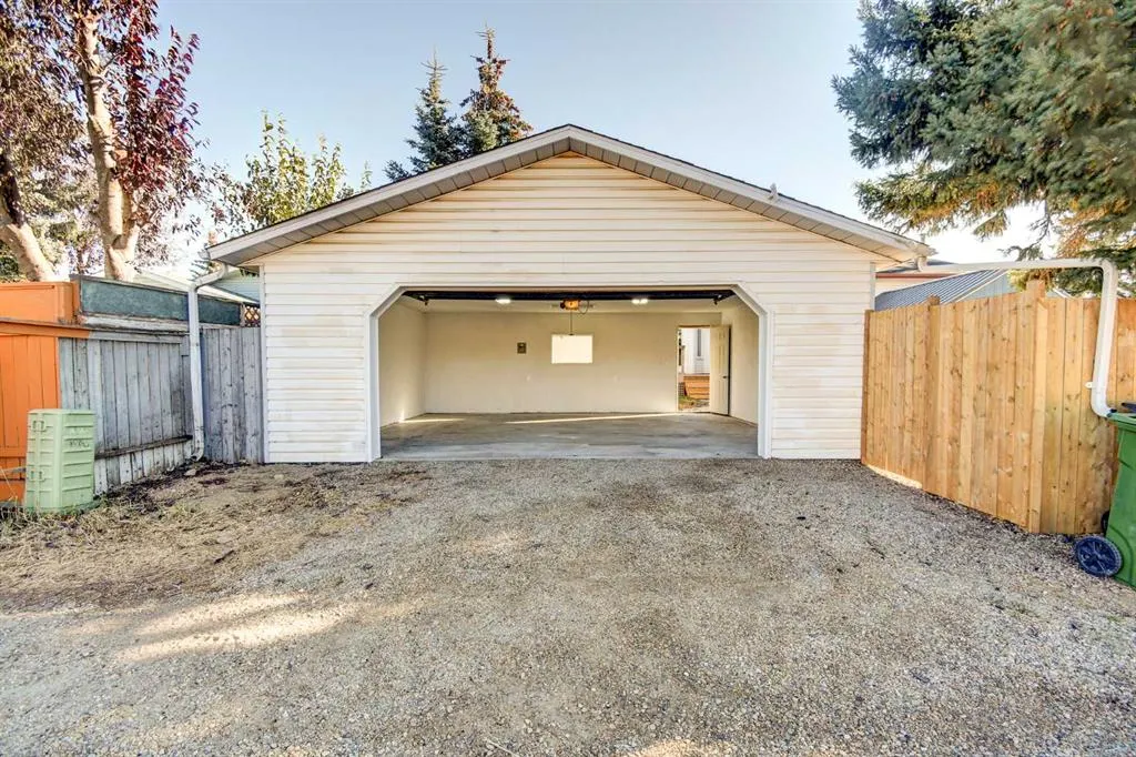 112 Dixon Crescent