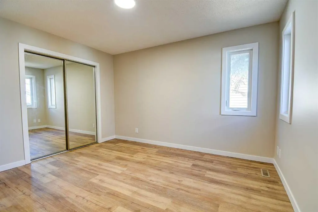 112 Dixon Crescent