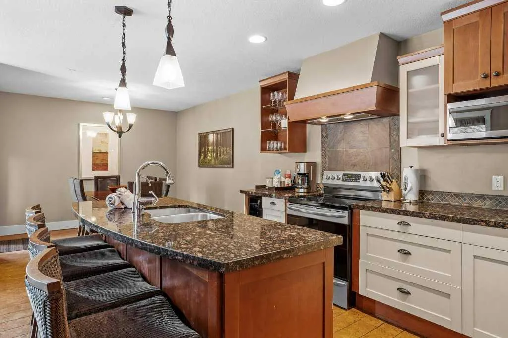 173 Kananaskis Way, #106