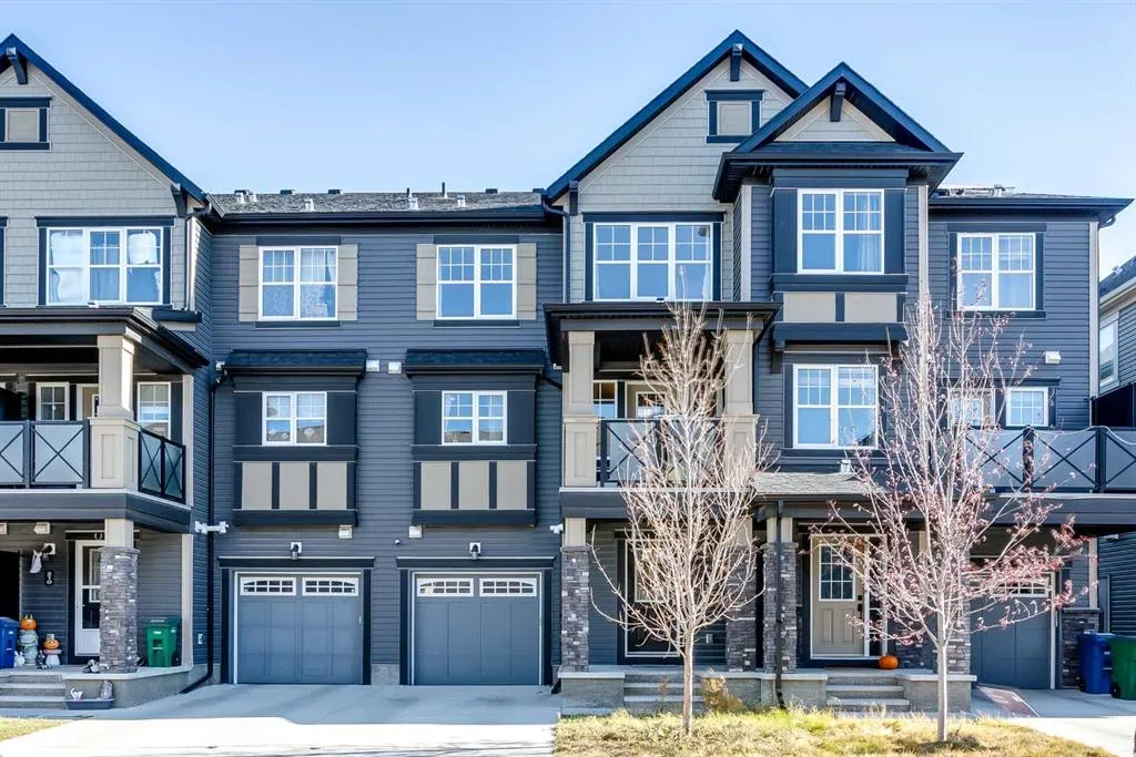 214 Hillcrest Gardens SW