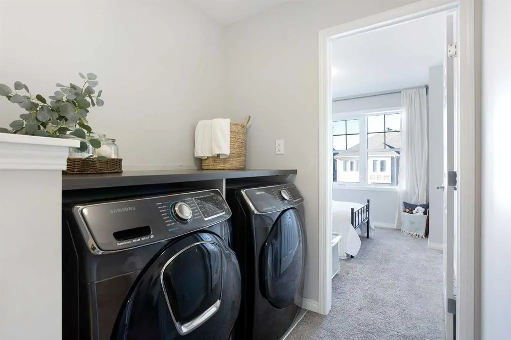 214 Hillcrest Gardens SW