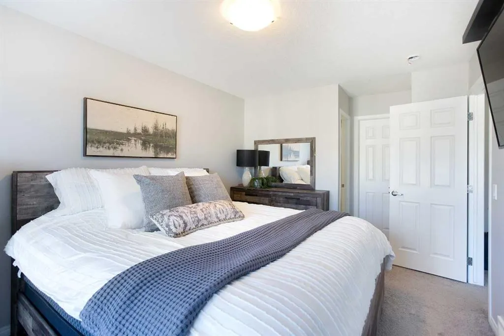 214 Hillcrest Gardens SW