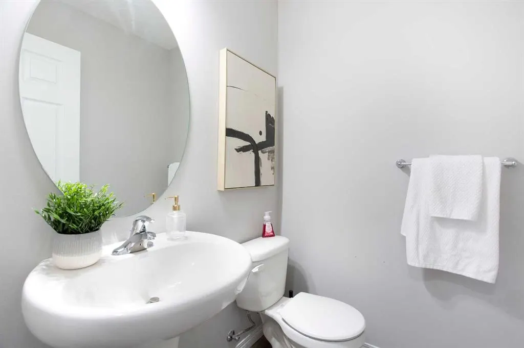 214 Hillcrest Gardens SW