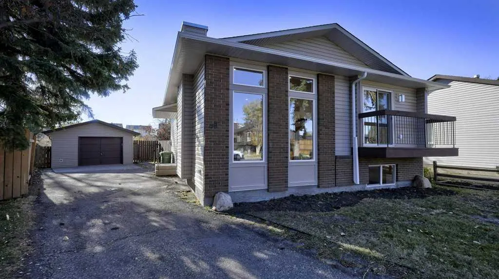 68 Marquis Place SE
