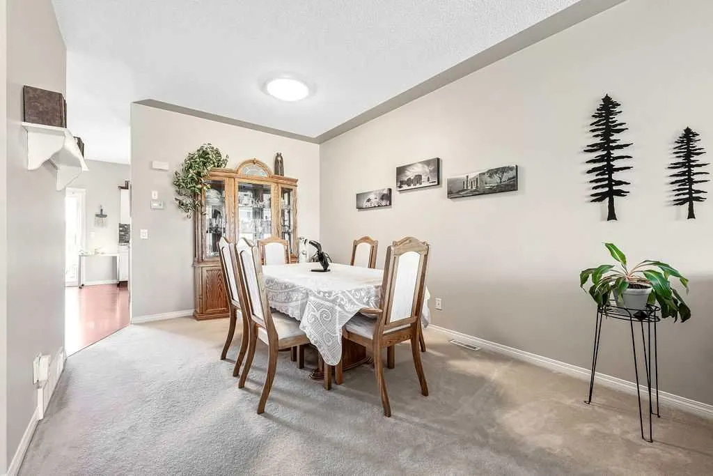 143 Country Hills Gardens NW