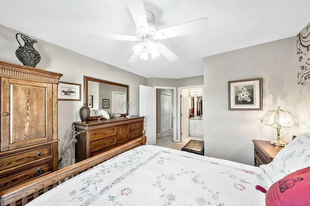 143 Country Hills Gardens NW