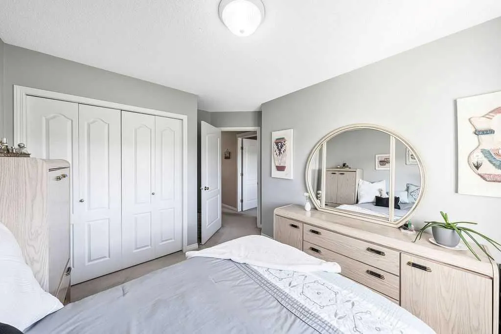 143 Country Hills Gardens NW