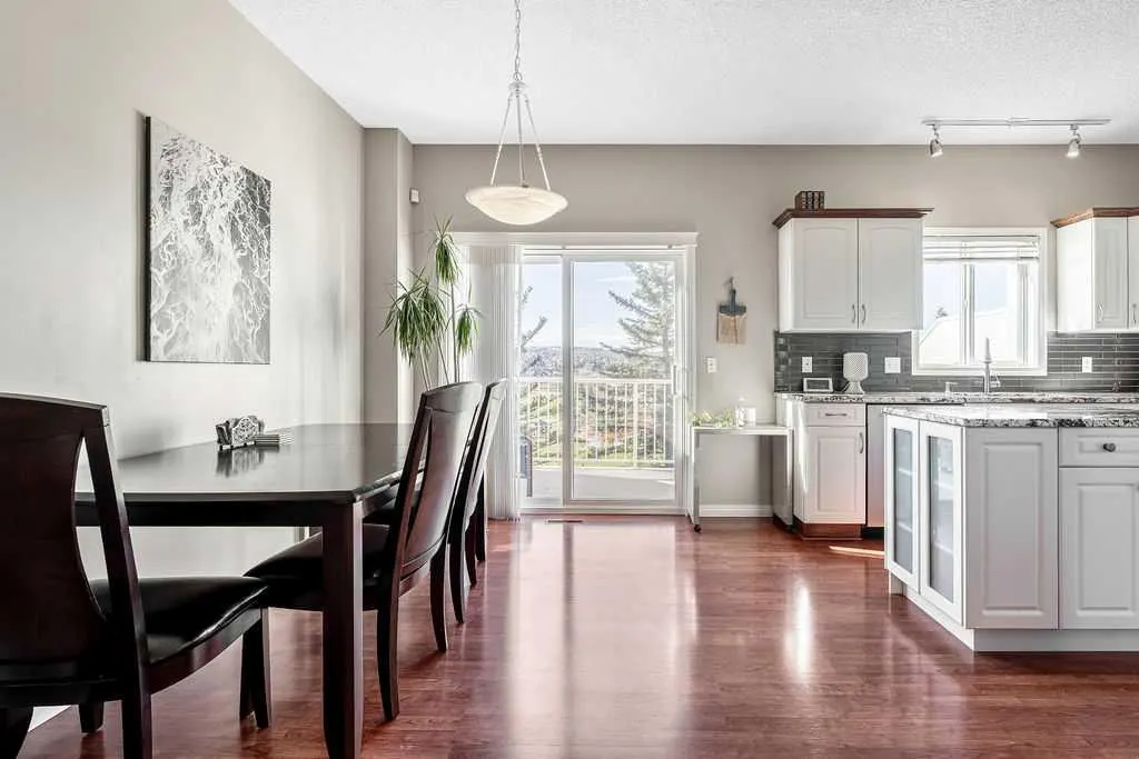 143 Country Hills Gardens NW