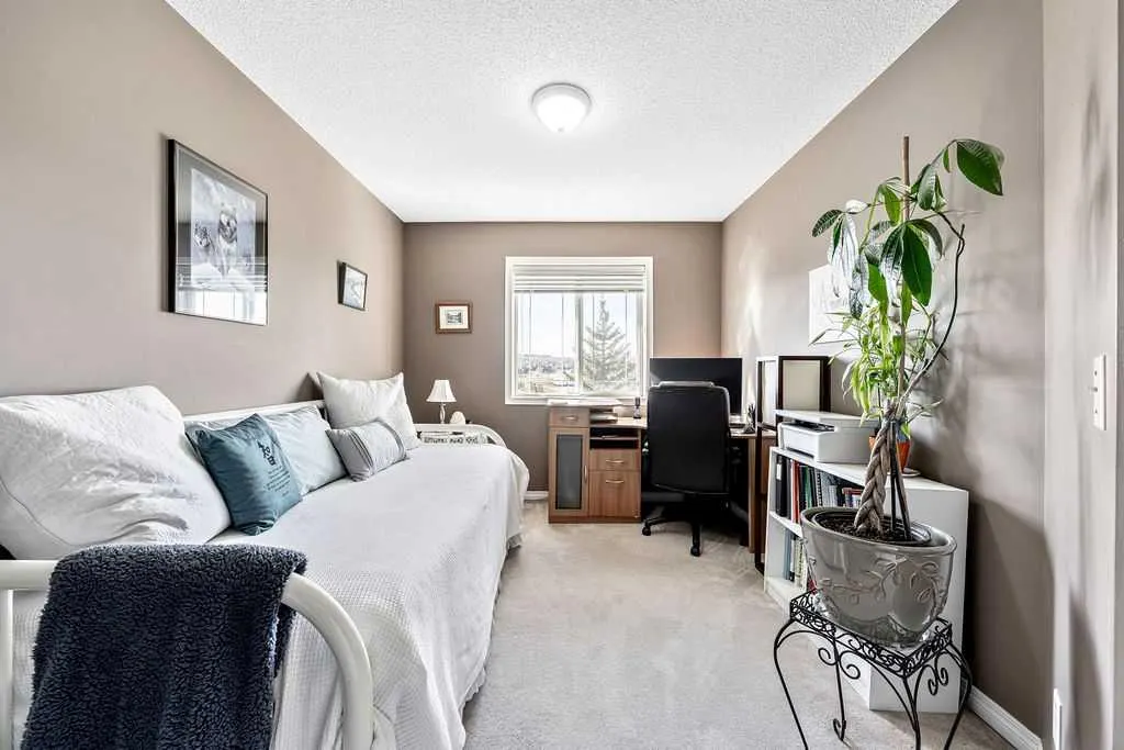 143 Country Hills Gardens NW