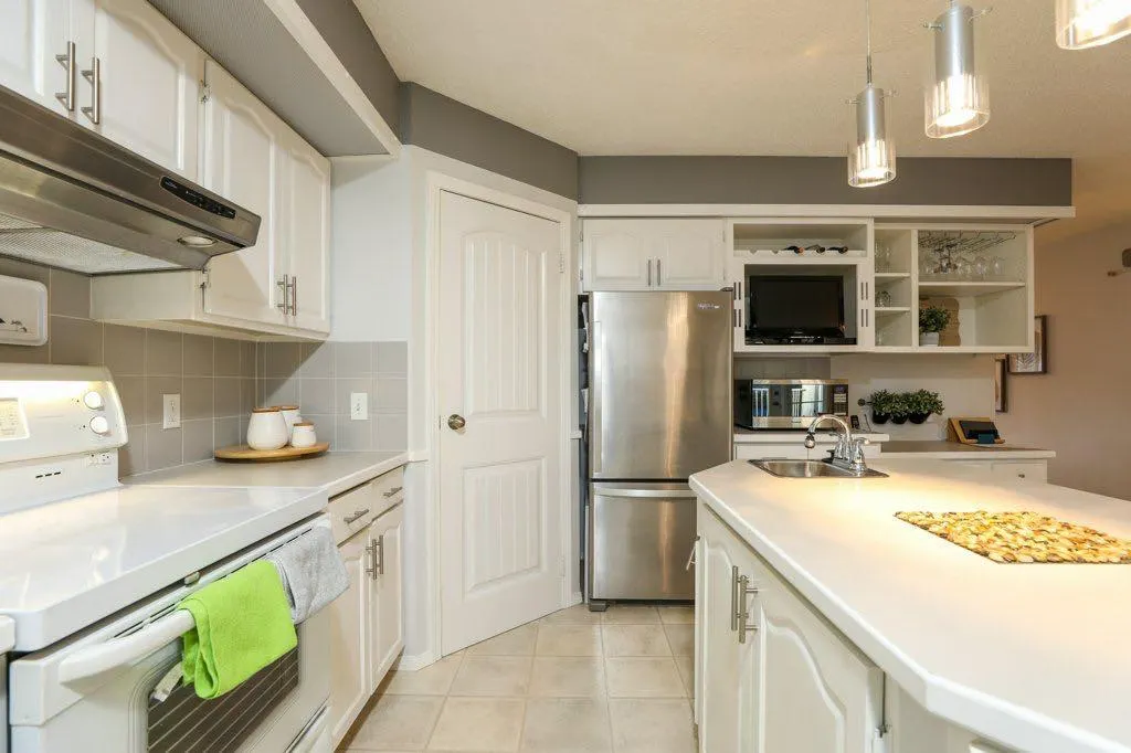 43 Sherwood Boulevard W