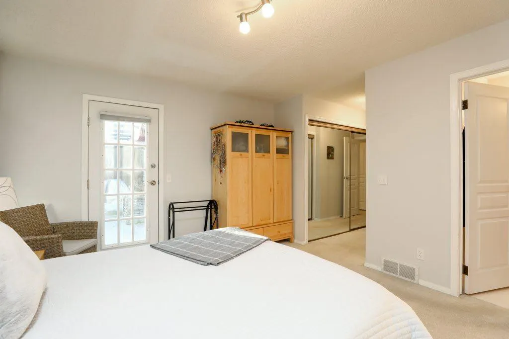 43 Sherwood Boulevard W