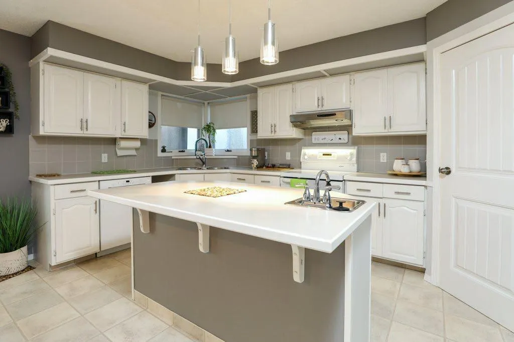 43 Sherwood Boulevard W