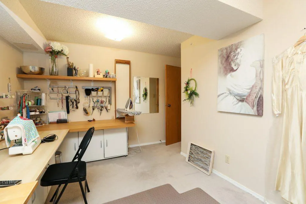 43 Sherwood Boulevard W